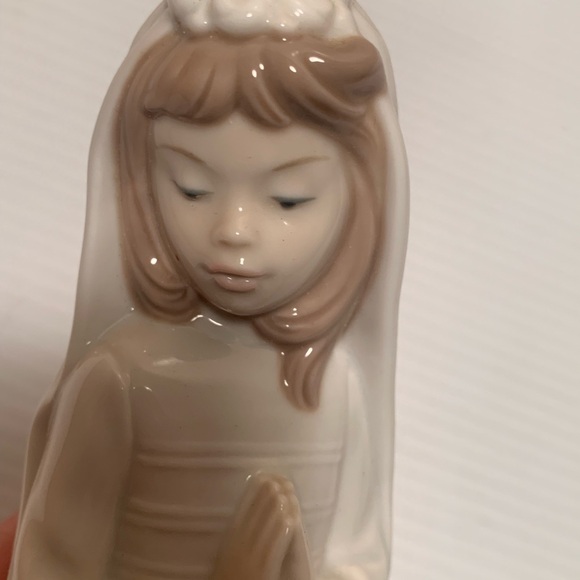Lladro Nao First Communion Figurine - Picture 5 of 8